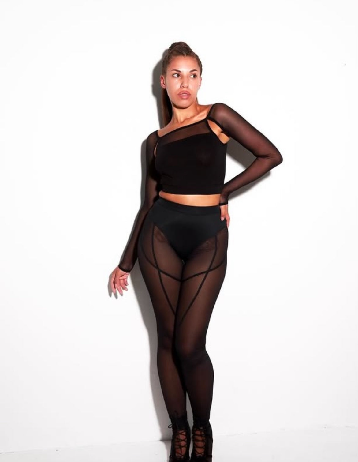 Leginsy z siateczki Linie